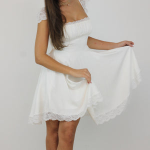 "Yin Yang" flared lace dress