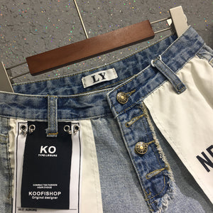 "Contrast Denim Shorts with label" high waist.