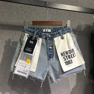 "Contrast Denim Shorts with label" high waist.